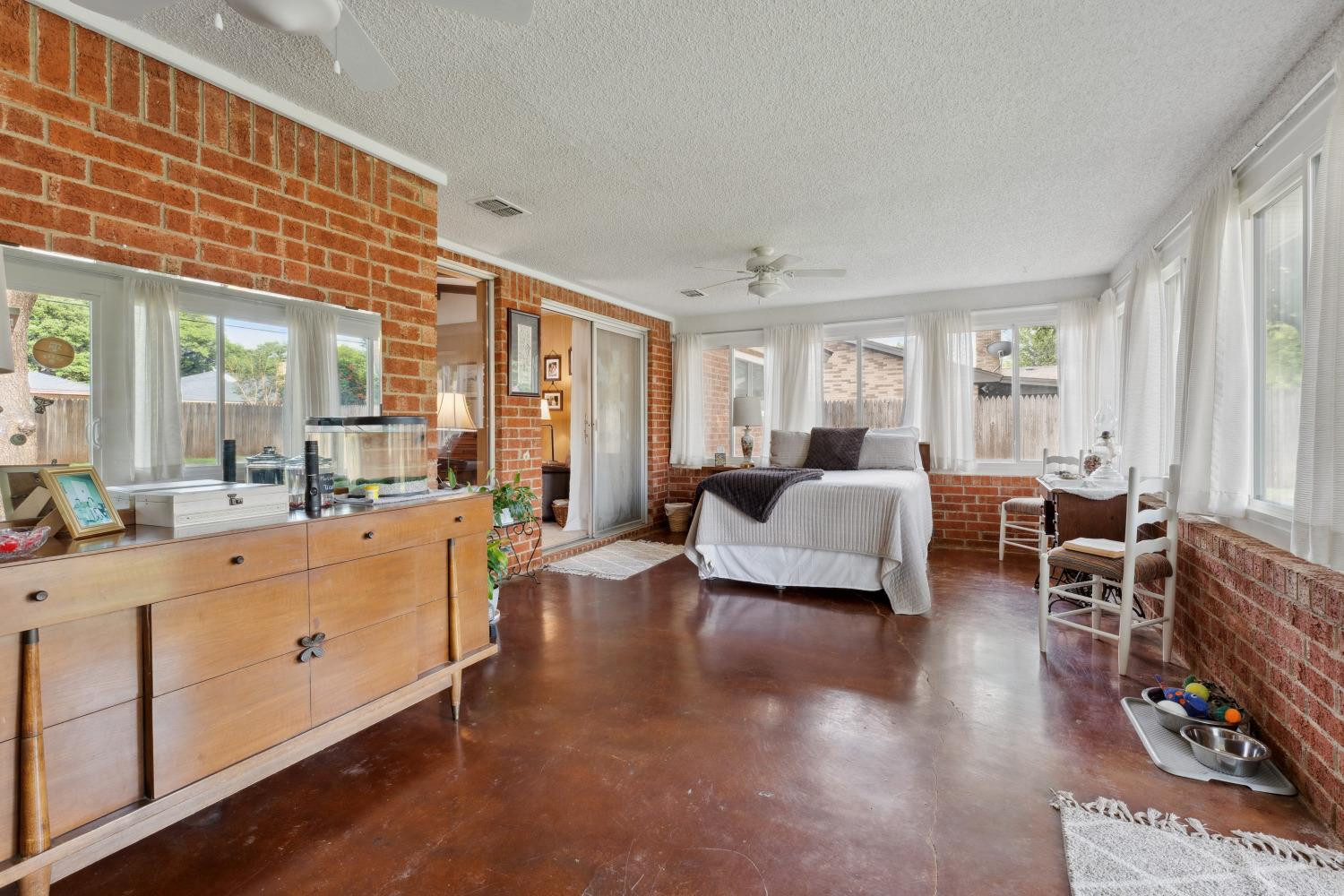 1613 Ave H Abernathy, TX 79311 - Photo 16 of 24 Sunroom