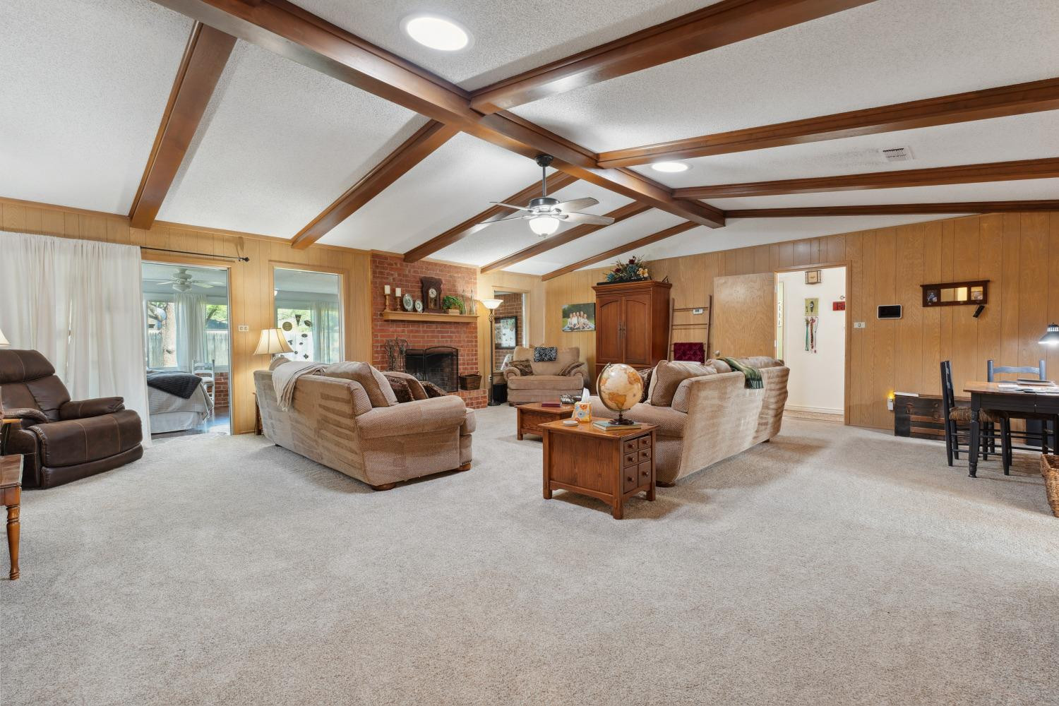 1613 Ave H Abernathy, TX 79311 - Photo 4 of 24 Huge Family Room