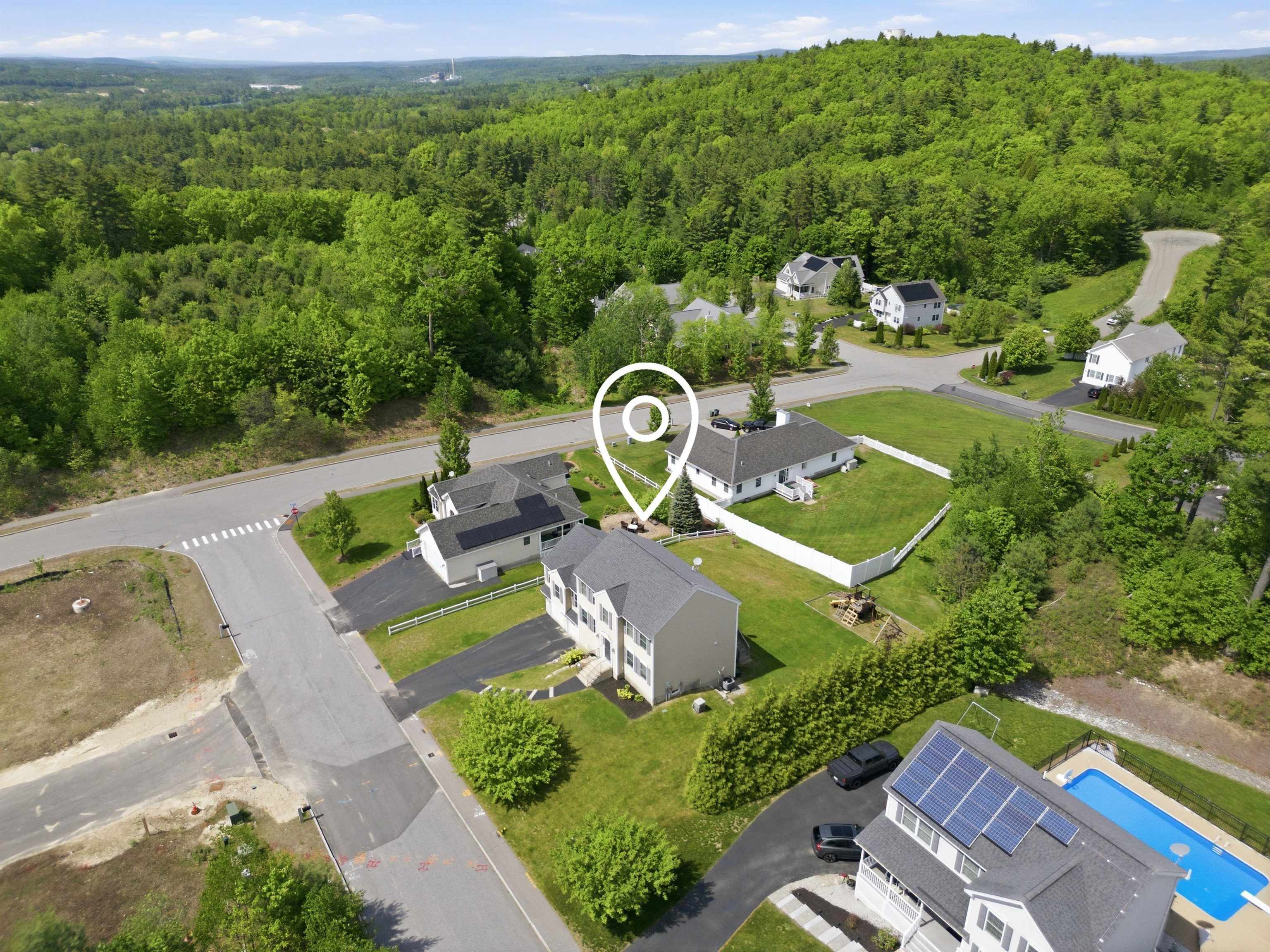 317 University Circle Hooksett, NH 03106 - Photo 41 of 44