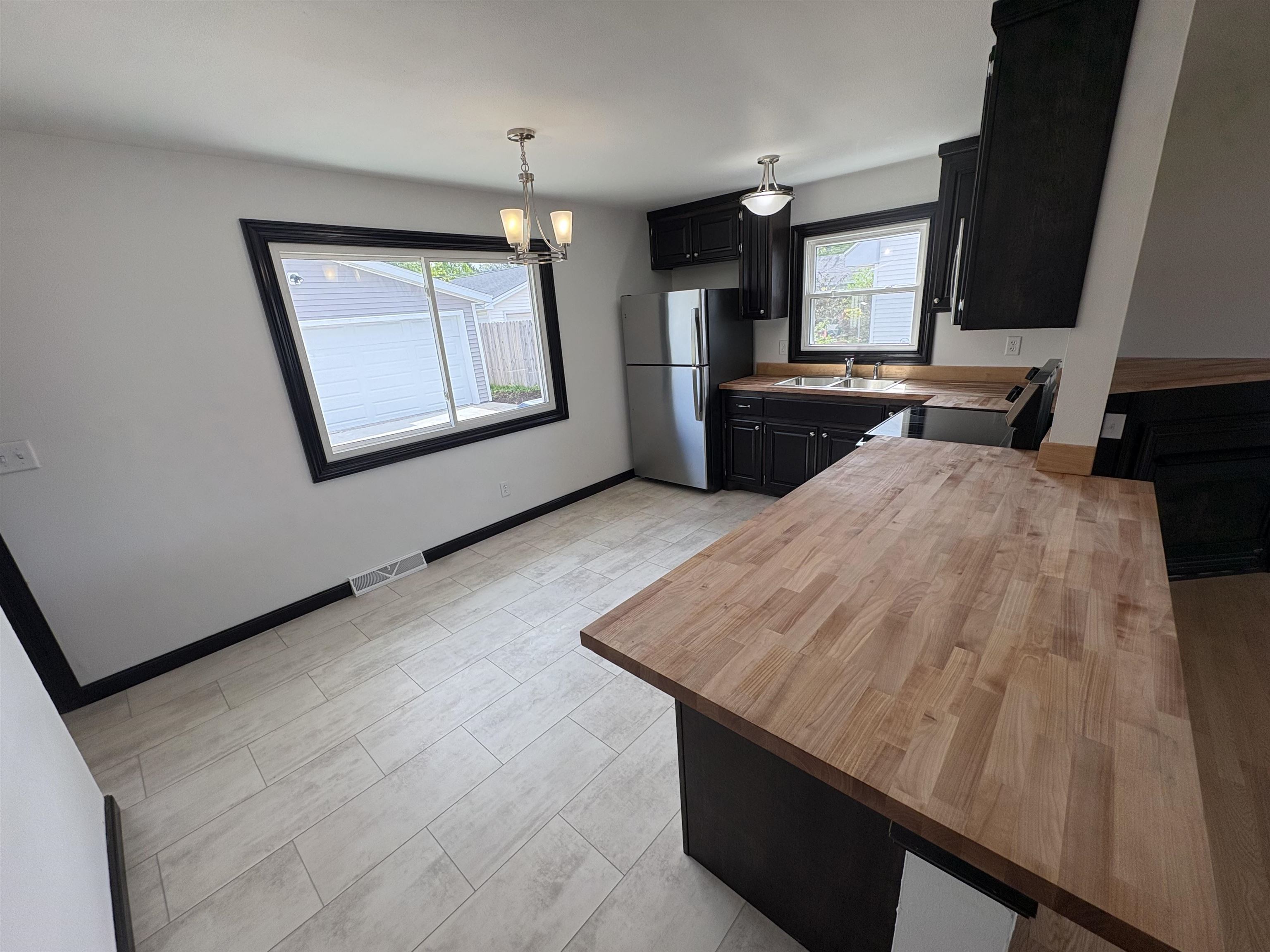 833 West Browning Street Appleton, WI 54914 - Photo 8 of 31