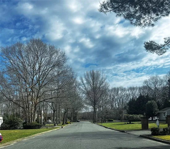 $1,199,000 | 9 Jeanine Court, Dix Hills, NY 11746