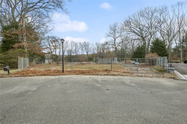 $1,199,000 | 9 Jeanine Court, Dix Hills, NY 11746