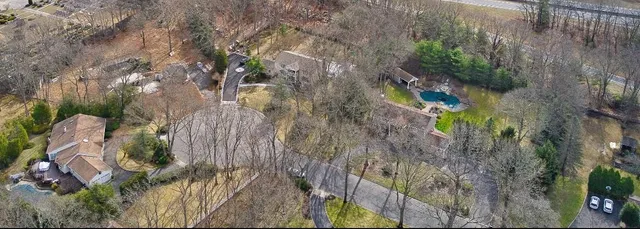 $1,199,000 | 9 Jeanine Court, Dix Hills, NY 11746