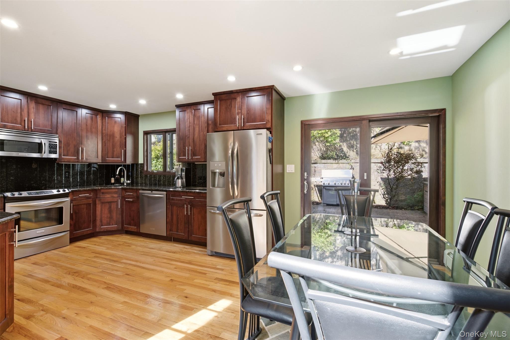 29 Vineyard Road Huntington, NY 11743 - Photo 7 of 35