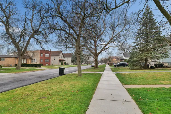 $2,950 | 10226 South Charles Street, Unit 1, Chicago, IL 60643