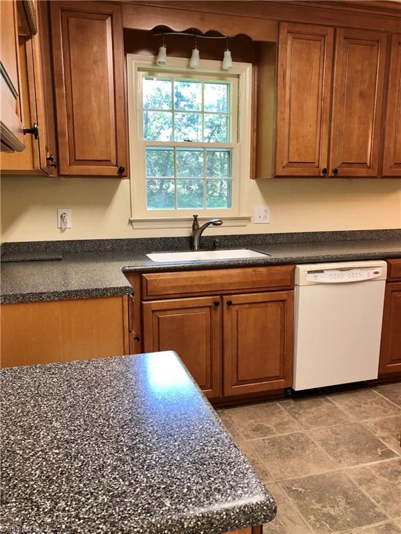 2330 Amelia Road Pfafftown, NC 27040 - Photo 4 of 10 Gallery Image 4