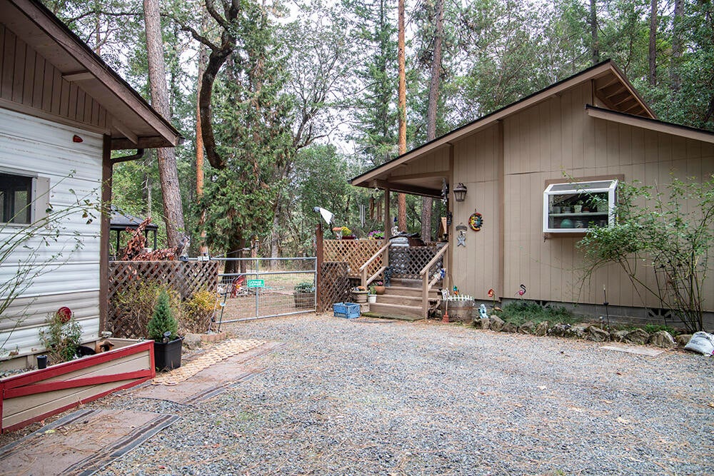 880 East Fork Road Williams, OR 97544 - Photo 17 of 47 17