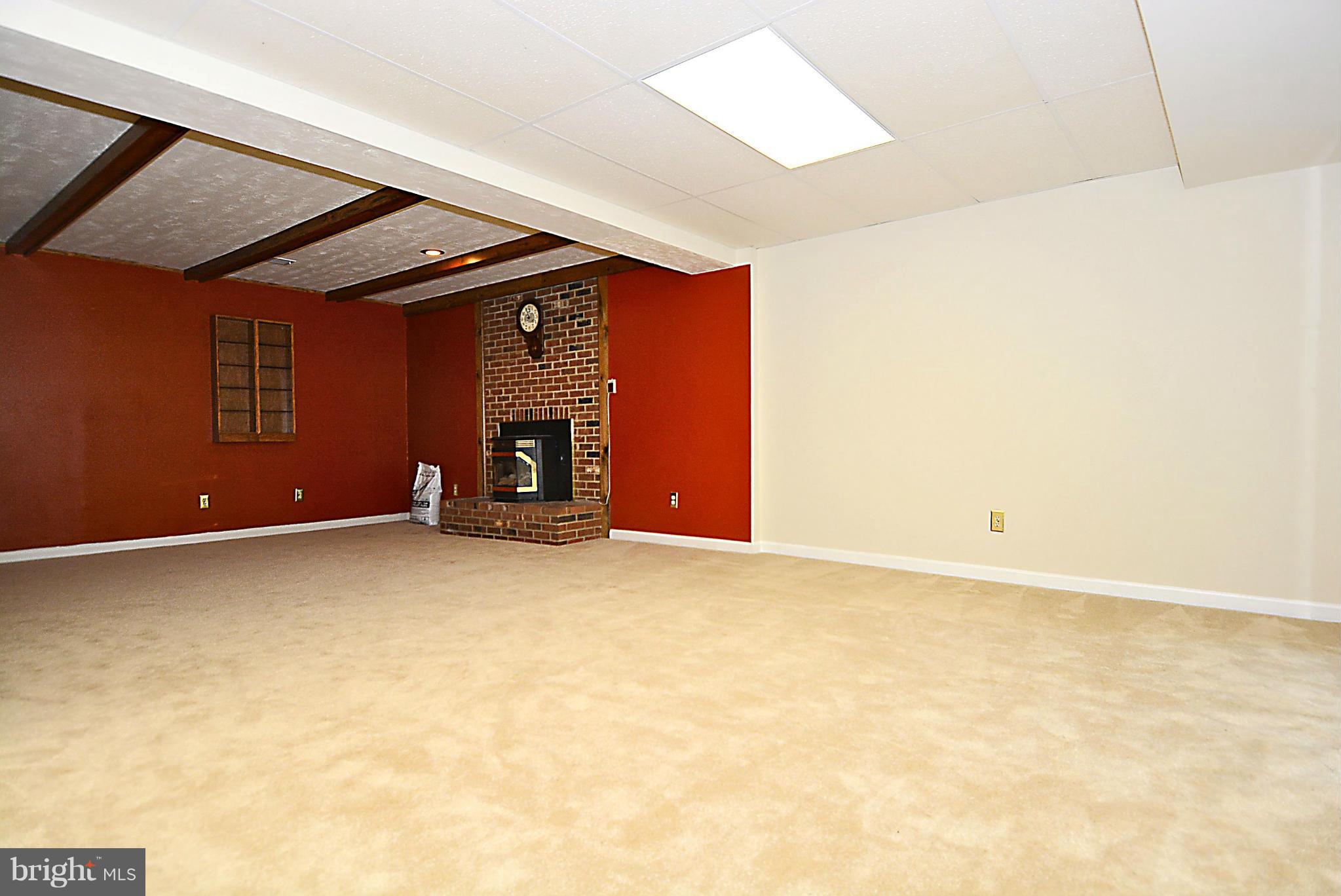 3203 Shoreview Road Triangle, VA 22172 - Photo 26 of 30 large family room leads out to massive backyard