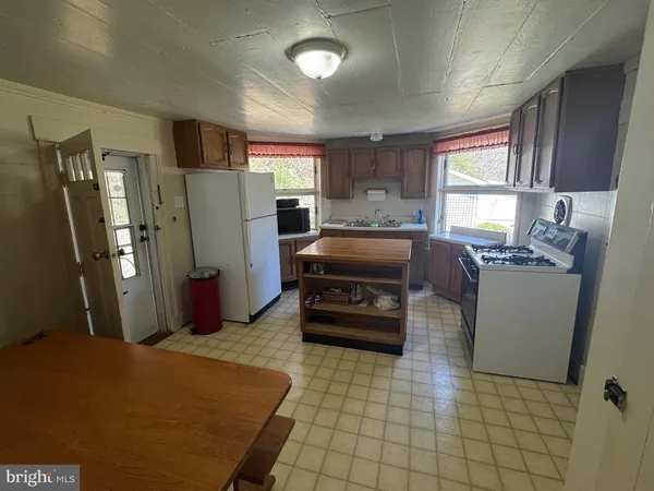 a view of empty room with windows