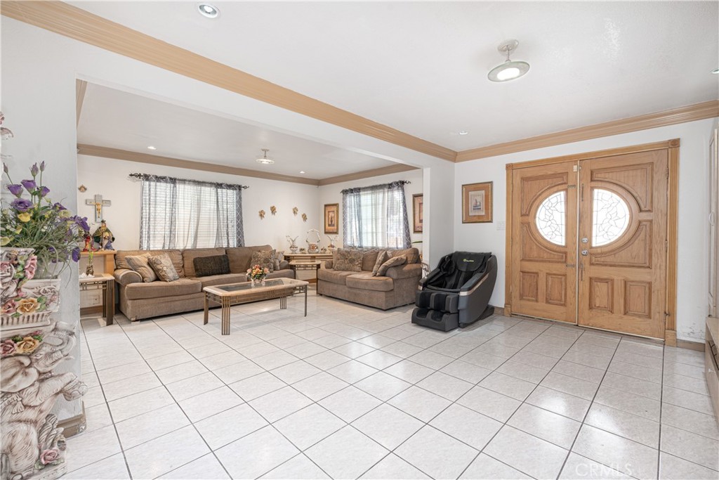 22522 Catskill Avenue Carson, CA 90745 - Photo 5 of 19