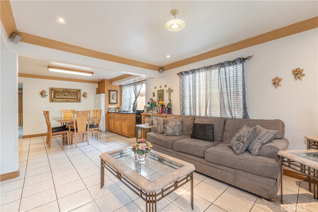 22522 Catskill Avenue Carson, CA 90745 - Photo 6 of 19