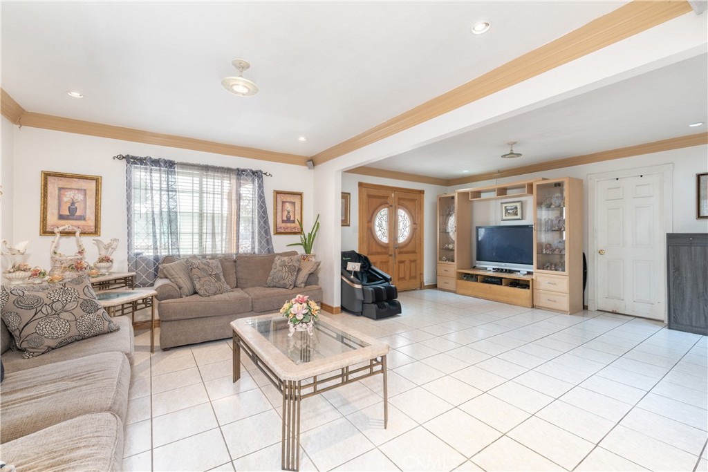 22522 Catskill Avenue Carson, CA 90745 - Photo 8 of 19