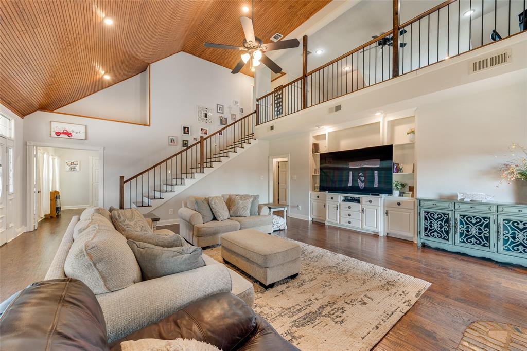 669 VZ County Road Canton, TX 75103 - Photo 18 of 40 a living room with furniture and a flat screen tv