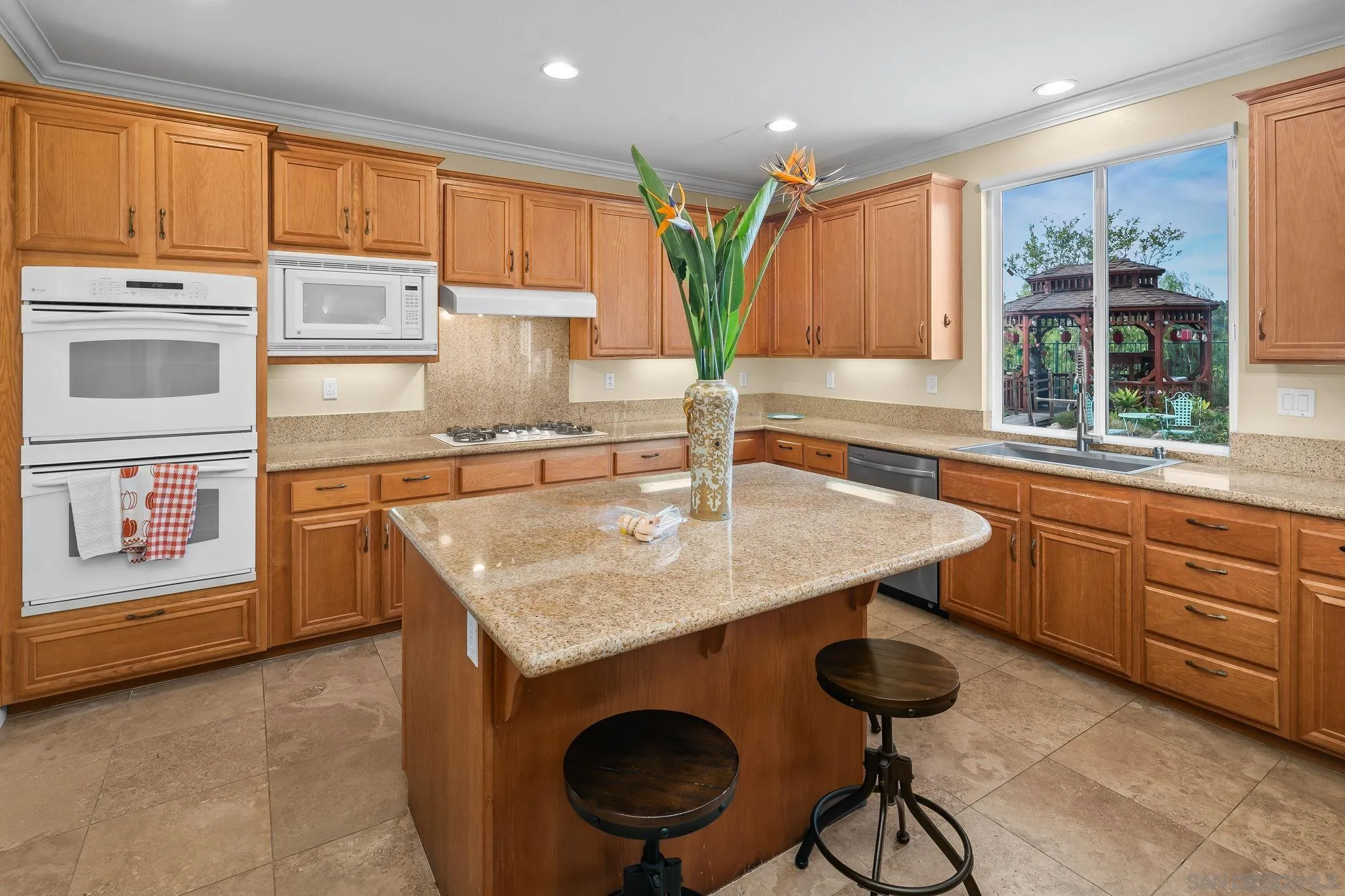 624 Ridgemont Circle Escondido, CA 92027 - Photo 6 of 75