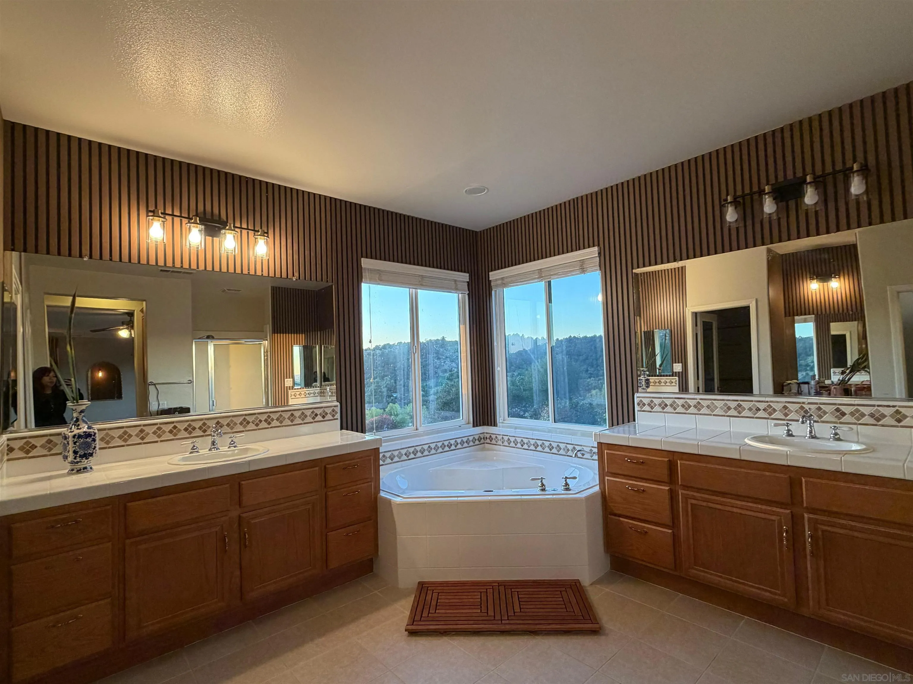 624 Ridgemont Circle Escondido, CA 92027 - Photo 9 of 75