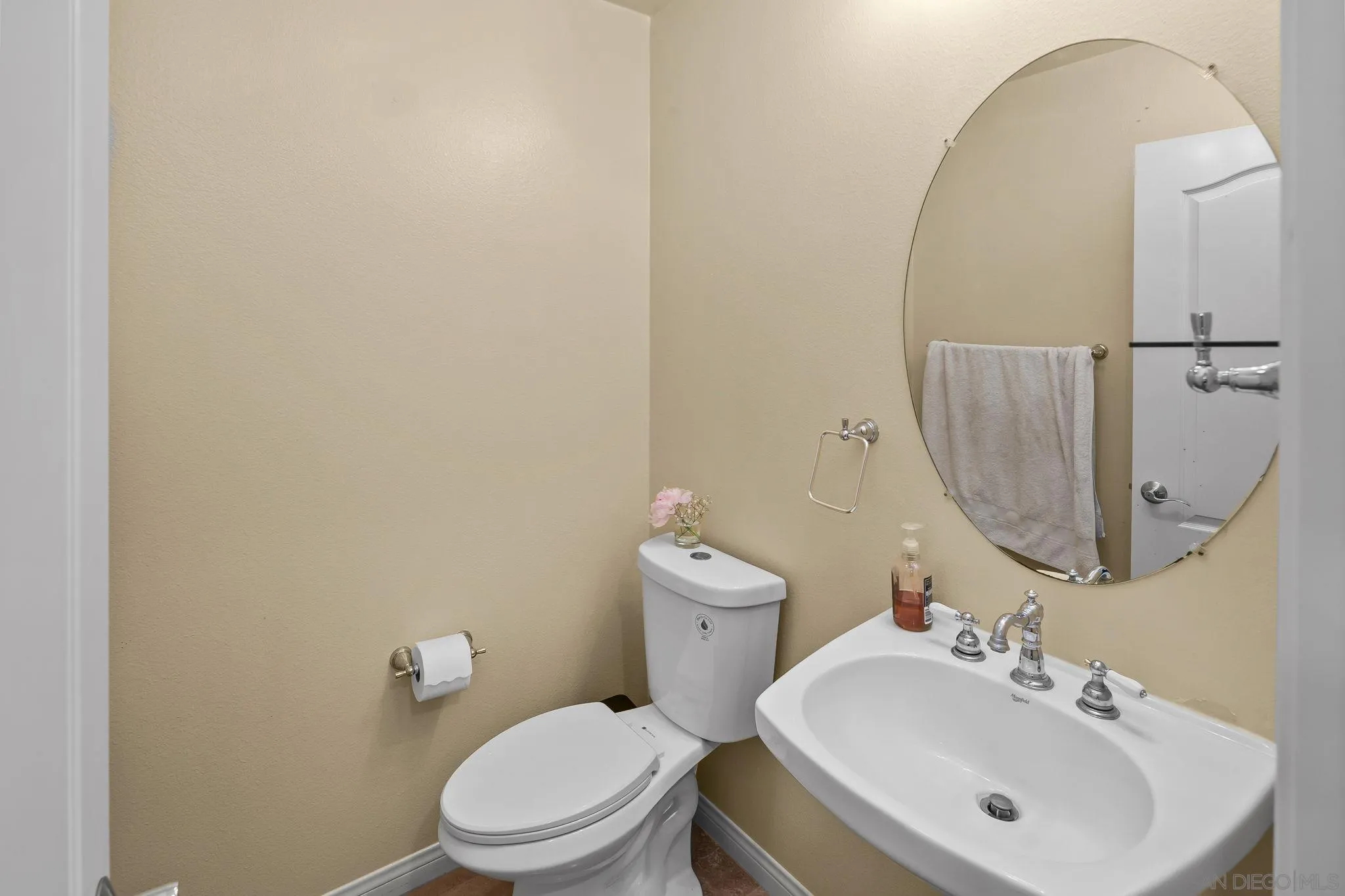 624 Ridgemont Circle Escondido, CA 92027 - Photo 10 of 75