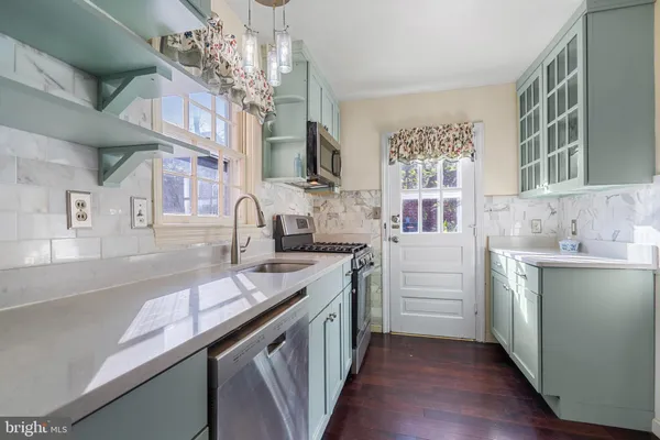 $3,950 | 6130 11th Road North, Arlington, VA 22205