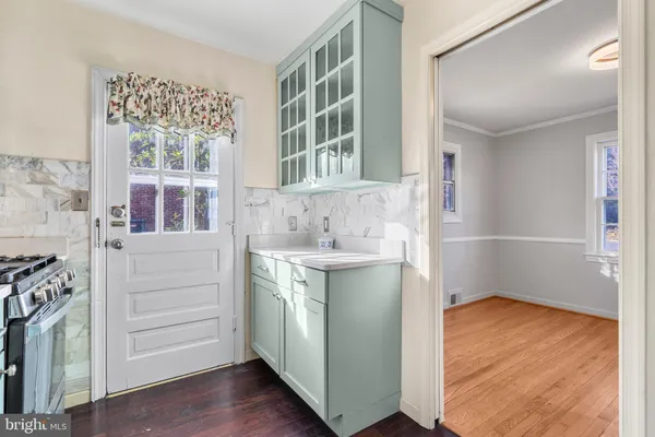 $3,950 | 6130 11th Road North, Arlington, VA 22205