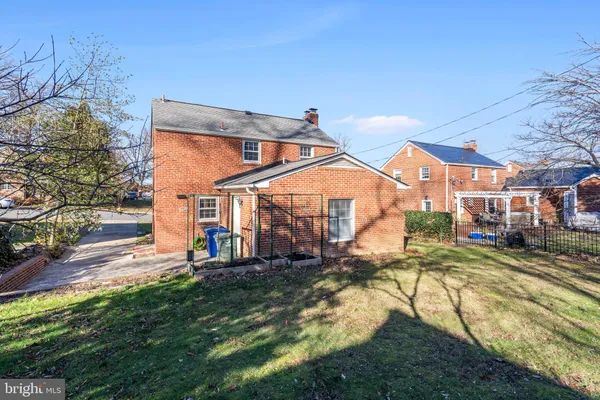 $3,950 | 6130 11th Road North, Arlington, VA 22205