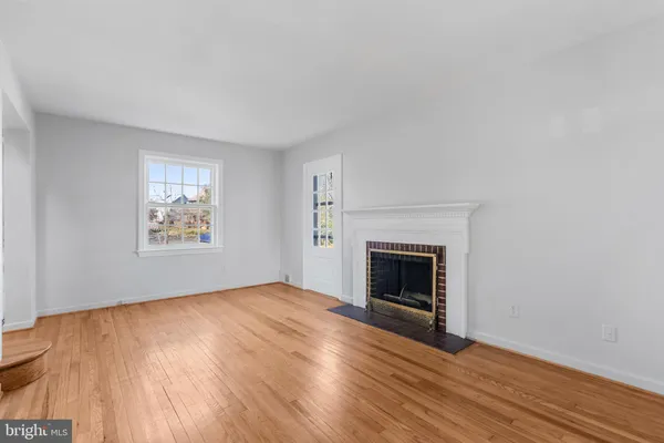 $3,950 | 6130 11th Road North, Arlington, VA 22205