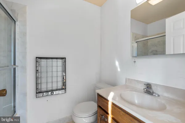 $3,950 | 6130 11th Road North, Arlington, VA 22205