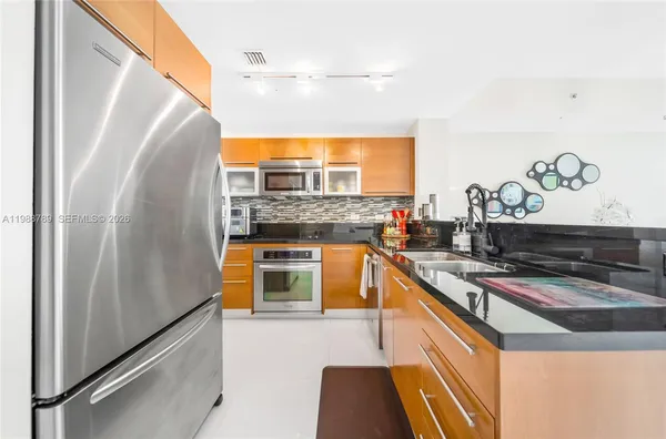 $4,000 | 253 Northeast 2nd Street, Unit 1109, Miami, FL 33132