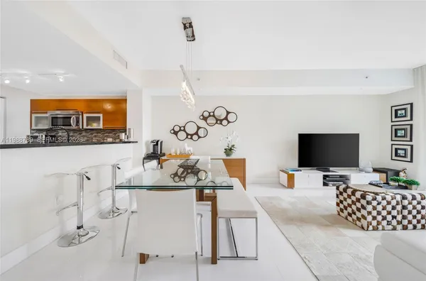 $4,000 | 253 Northeast 2nd Street, Unit 1109, Miami, FL 33132