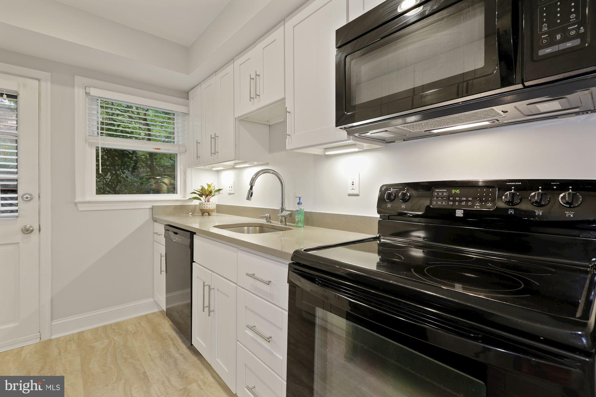 8519 Bradford Road, Unit 62 Silver Spring, MD 20901 - Photo 5 of 25 Newly Remodeled Awesome Kitchenen