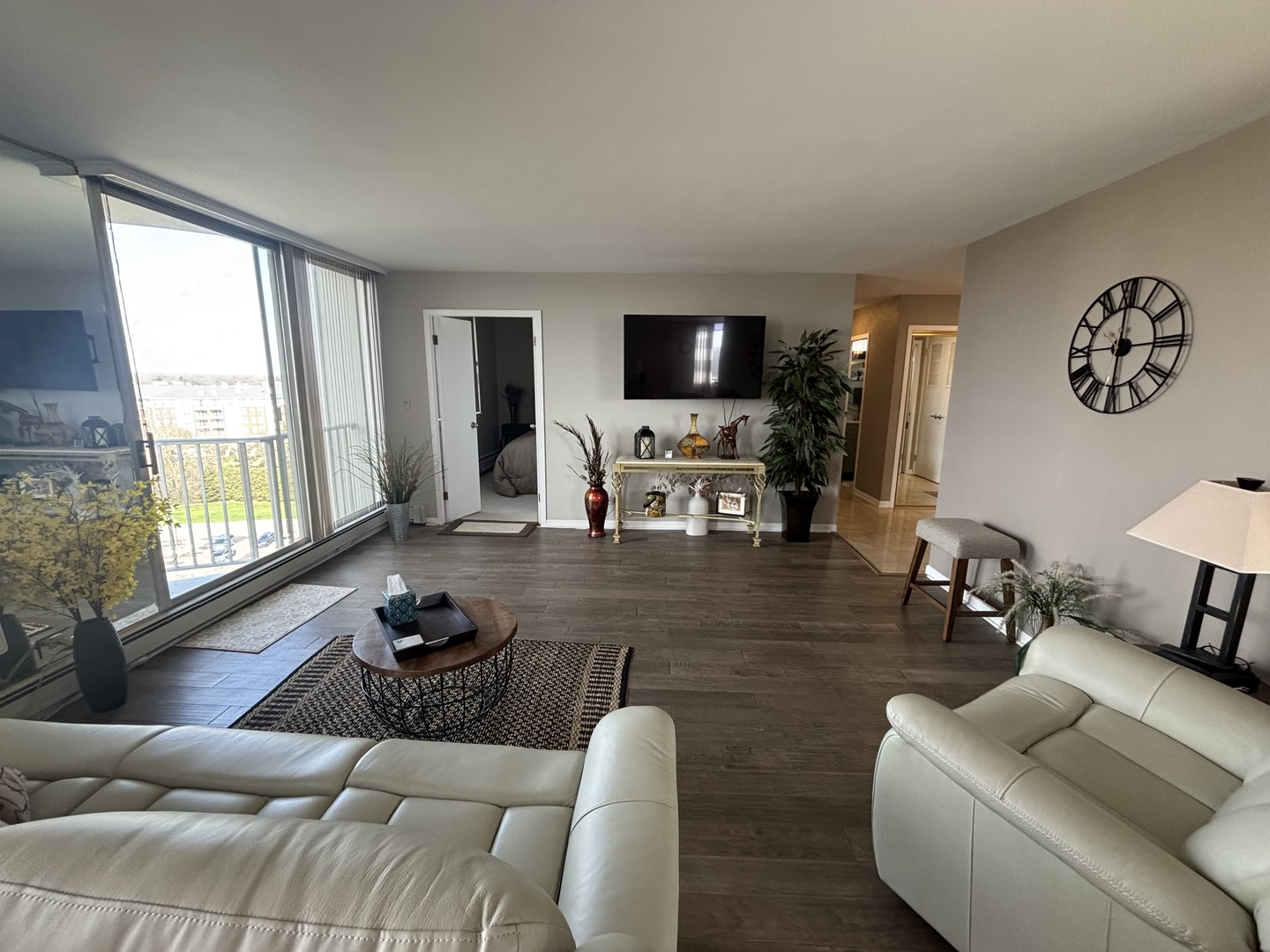 40 North Tower Road, Unit 10M Oak Brook, IL 60523 - Photo 7 of 36