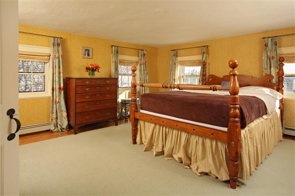 100 High Street Boston, MA 02129 - Photo 11 of 12 a bed room with a bed and a window