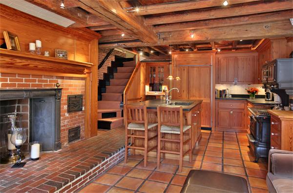 100 High Street Boston, MA 02129 - Photo 4 of 12 a view of a patio with table and chairs