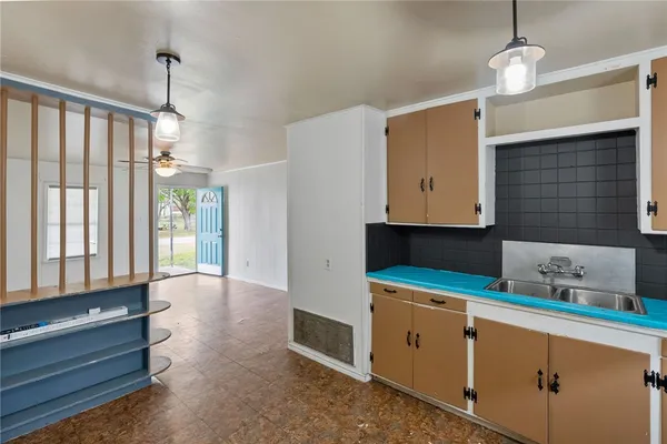 $159,000 | 539 West Nelson Avenue, Aransas Pass, TX 78336