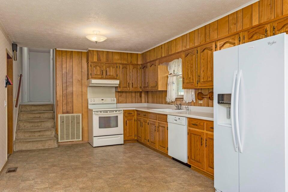 475 Broyles Road Spring City, TN 37381 - Photo 6 of 57 B52