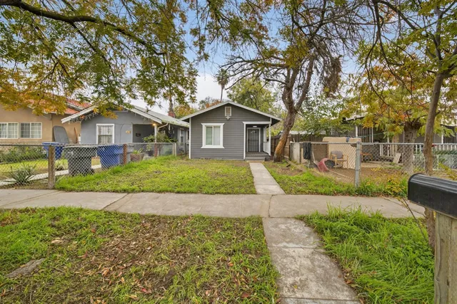 $215,000 | 3231 East Townsend Avenue, Fresno, CA 93702