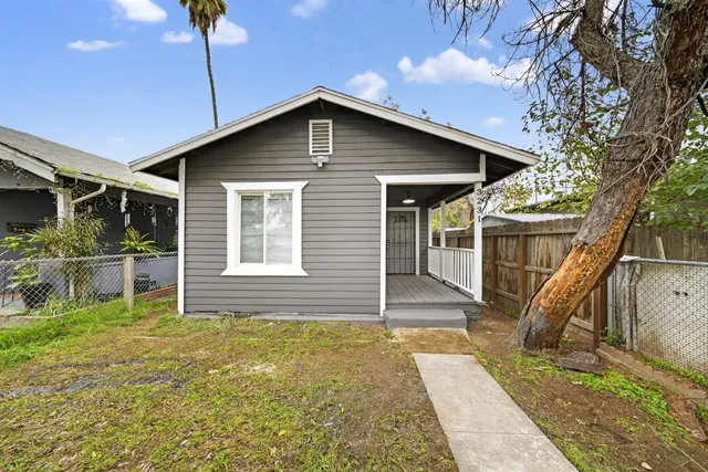 $215,000 | 3231 East Townsend Avenue, Fresno, CA 93702