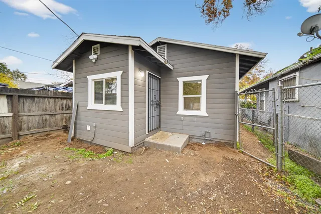 $215,000 | 3231 East Townsend Avenue, Fresno, CA 93702