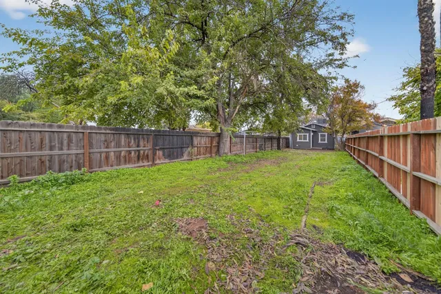 $215,000 | 3231 East Townsend Avenue, Fresno, CA 93702
