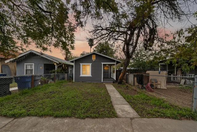 $215,000 | 3231 East Townsend Avenue, Fresno, CA 93702