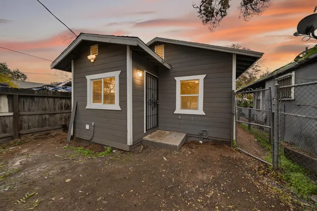 $215,000 | 3231 East Townsend Avenue, Fresno, CA 93702