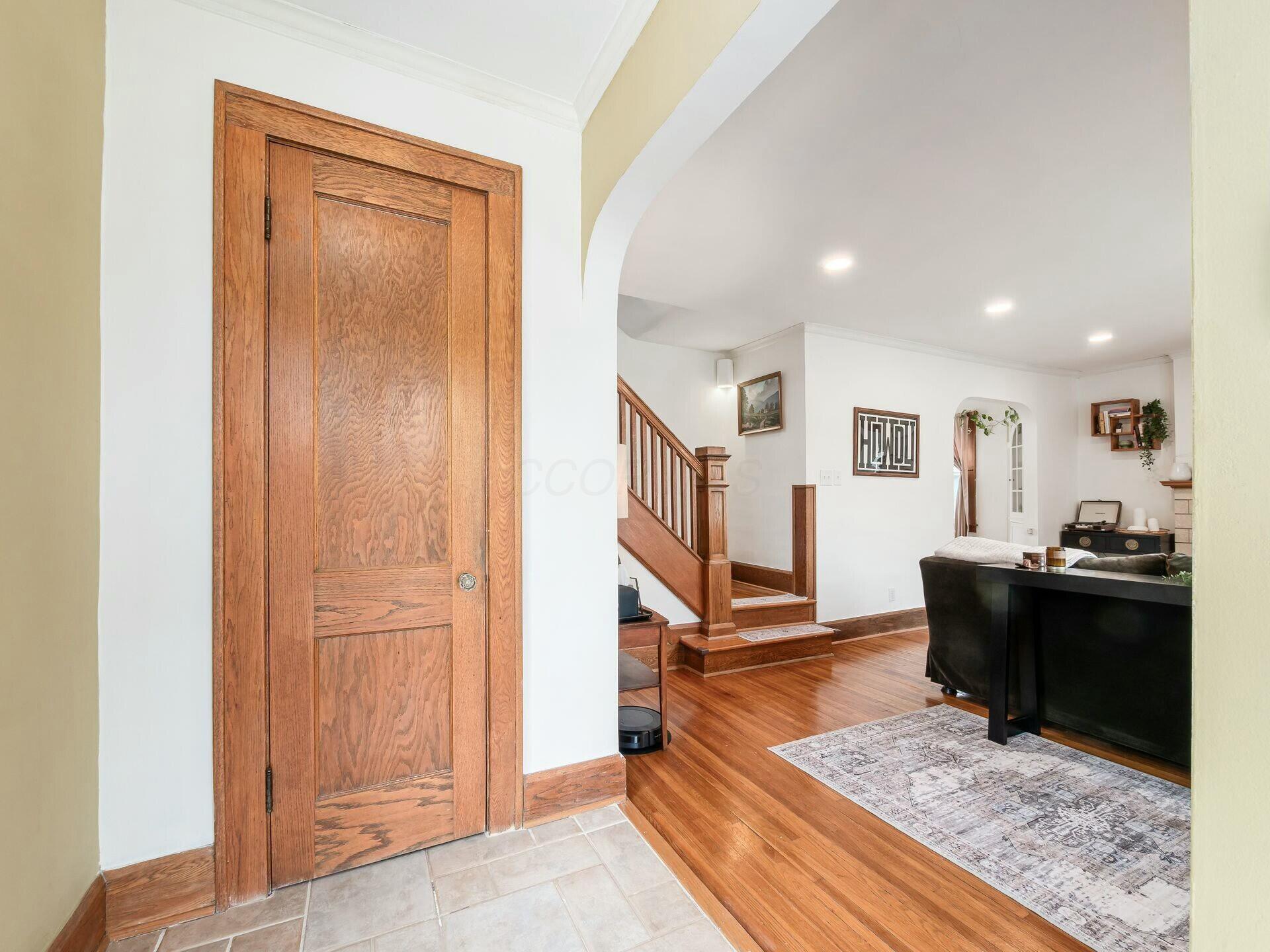 407 Northridge Road Columbus, OH 43214 - Photo 6 of 73 tempImage5xV4Nm