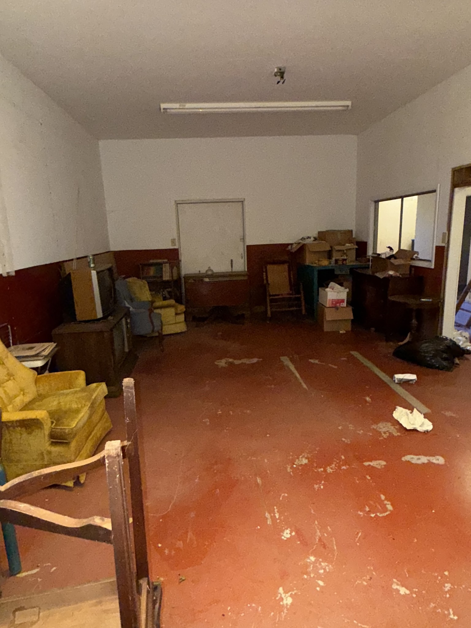 8475 Crawley Hill Road Mount Pleasant, TN 38474 - Photo 20 of 41 a living room with furniture and a piano