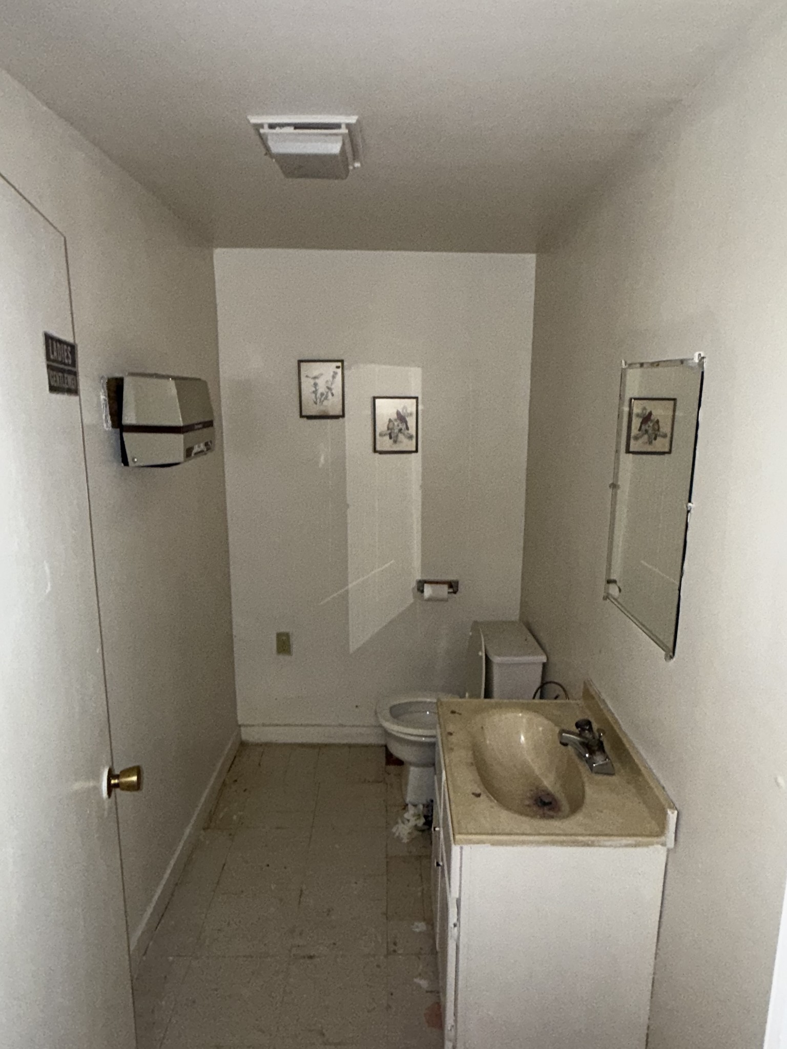 8475 Crawley Hill Road Mount Pleasant, TN 38474 - Photo 26 of 41 a bathroom with a sink toilet and shower