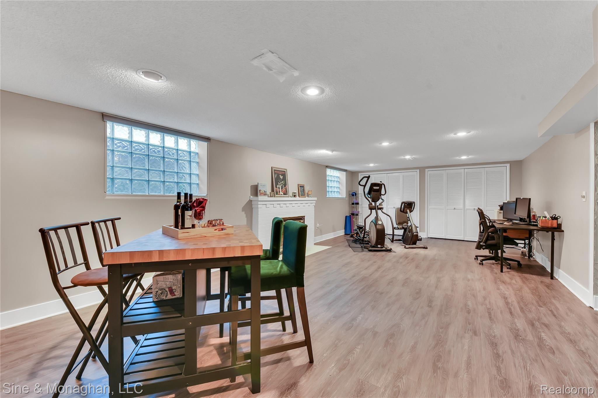 927 North Renaud Road Grosse Pointe, MI 48236 - Photo 25 of 36 927 Renaud - HD Drone Photography-37.jpg
