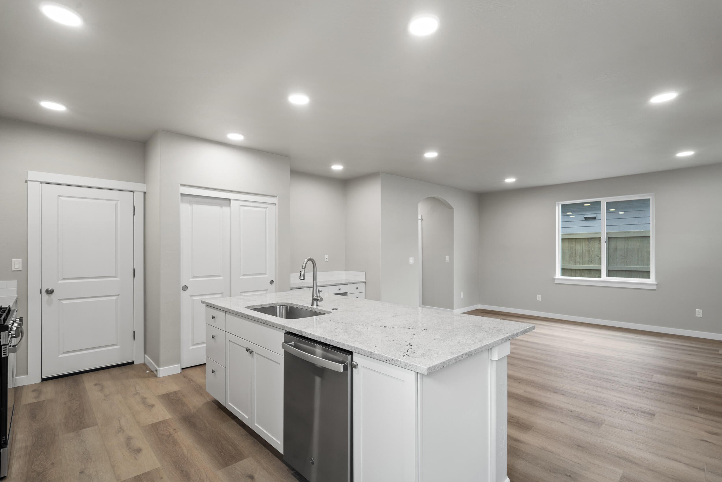 1115 Rutherford Drive Medford, OR 97504 - Photo 5 of 20 8_1115 rutherford drive - 07