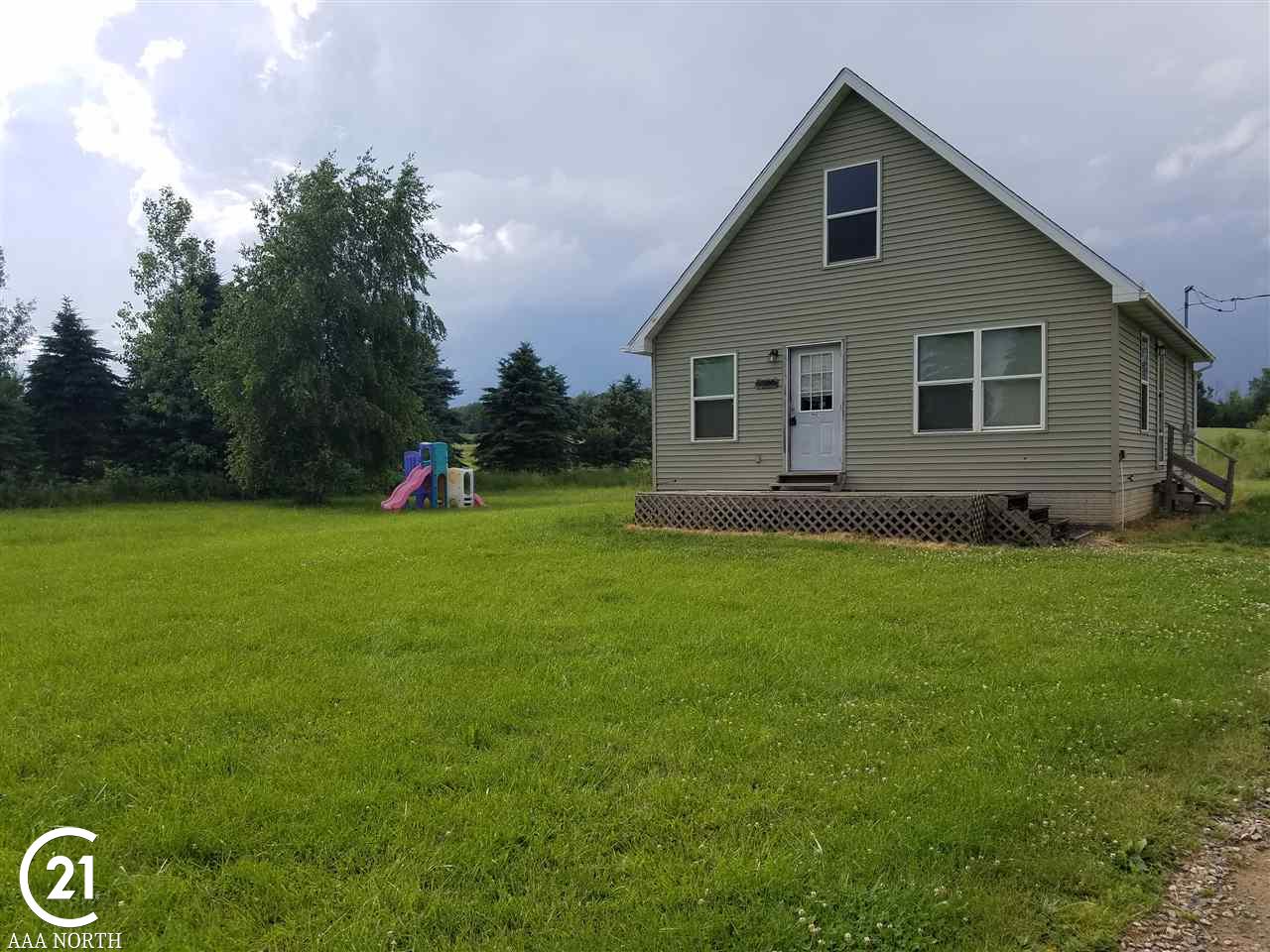 1809 East Brown Road Mayville, MI 48744 - Photo 2 of 32 31318378-1.JPG