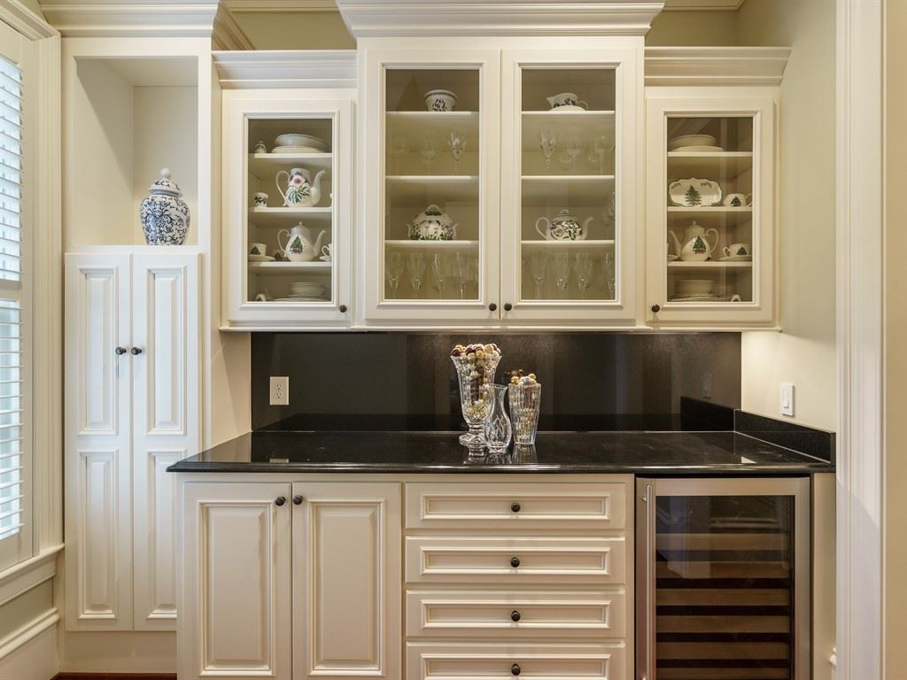 713 Yarmouth Road Raleigh, NC 27607 - Photo 6 of 30 Butler's Pantry