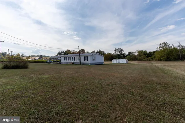 a view of a house with a backyard