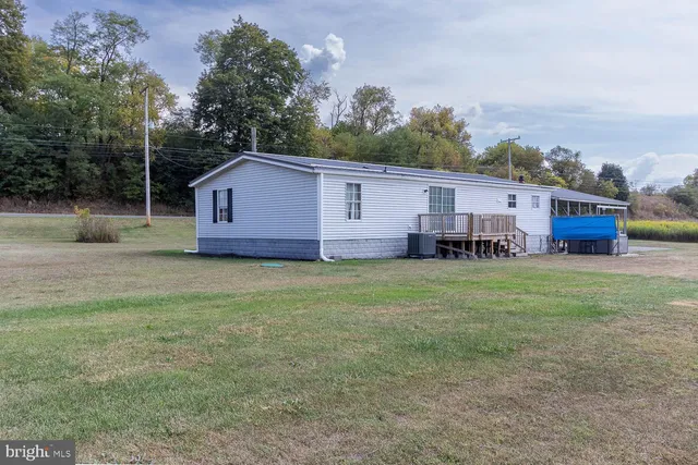 a view of a house with outdoor space