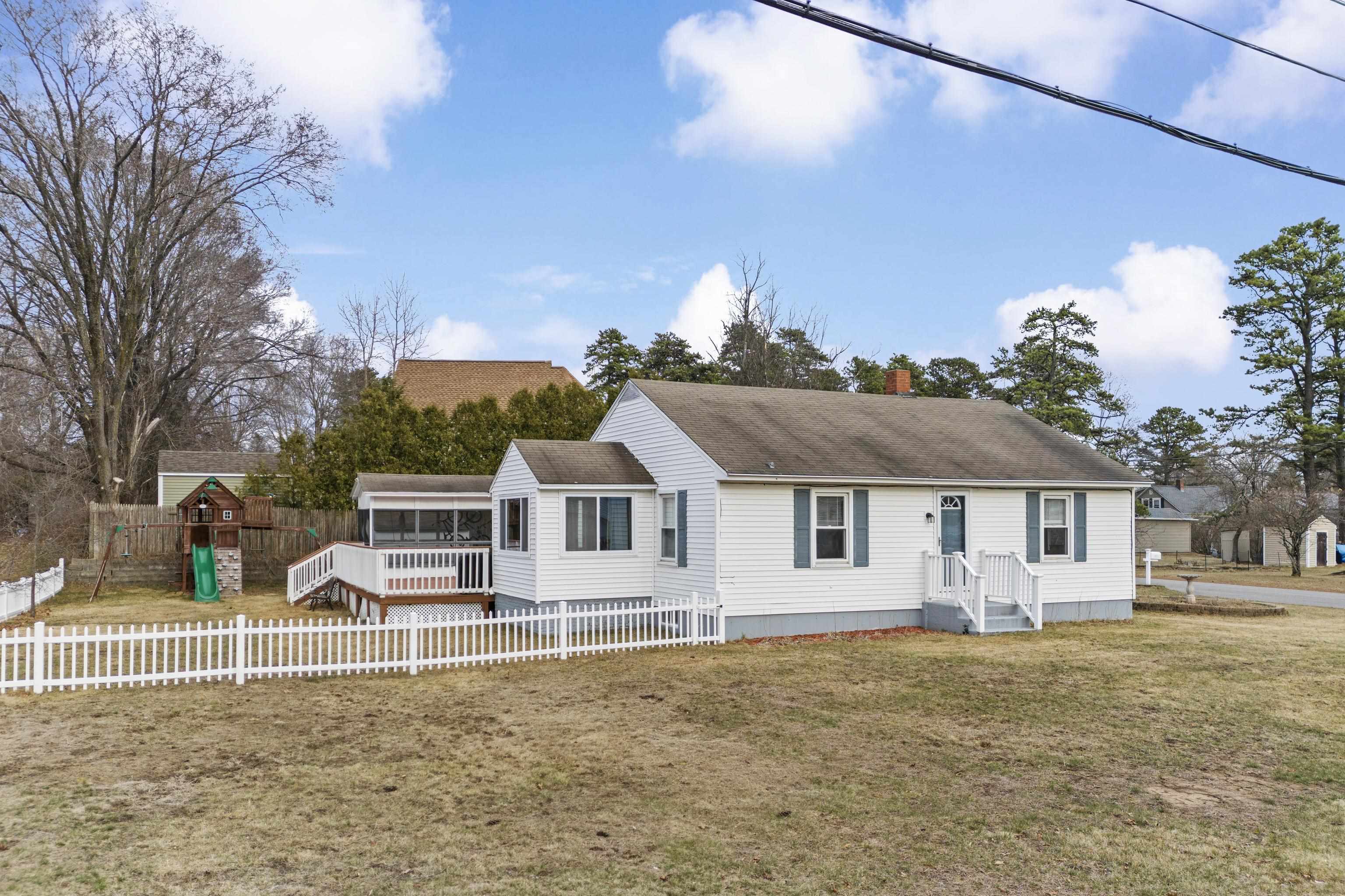 7 Gates Street Concord, NH 03301 - Photo 1 of 37