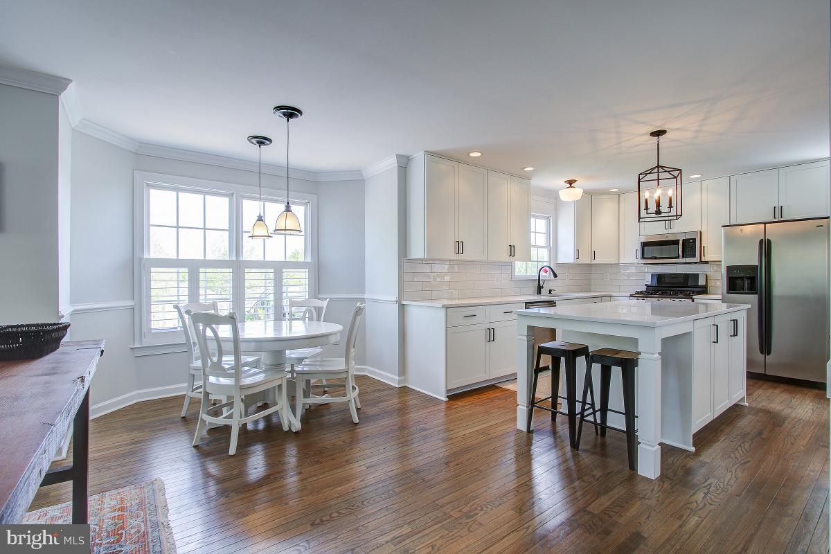 135 Little Quarry Road Gaithersburg, MD 20878 - Photo 14 of 36 Breakfast area w/bay window & views of back yard